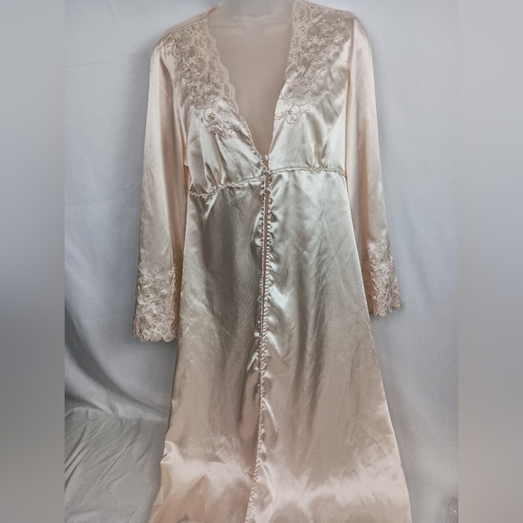 2/$30 Beautiful Elegant Cream Lace Trimmed Vintage Robe (#1,334) - Picture 1 of 14